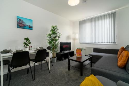 Free Parking - 2 Bedroom Flat