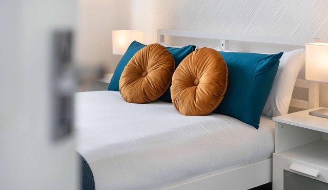 Free Parking - 2 Bedroom Flat