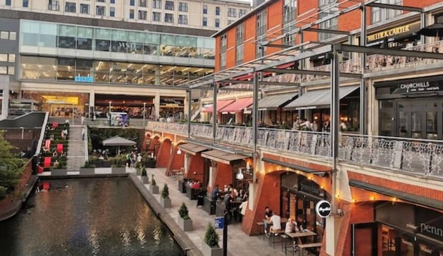 Free parking 2 beds 2 toilets house in city centre