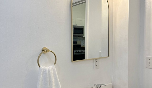 FREE PARKING/3-bedroom apartment with AC, WiFi