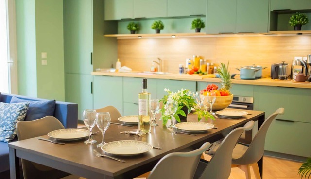 Free parking 3 min walk away, Air conditioning, Laundry, Fibre, near Rousset and domaines