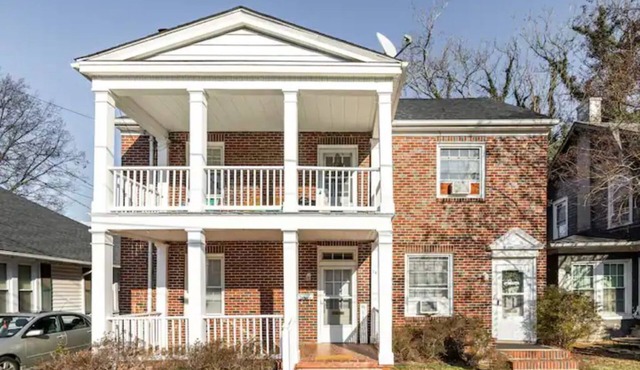FREE Parking! 5★ Amenities! 1 Gig WIFI! DOWNTOWN!