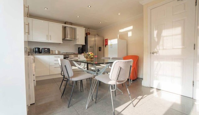 Free parking | 7 beds | Contractor & Large groups