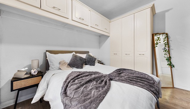 FREE parking ALL- INCLUSIVE 1 BDR Flat FREE Netflix & WiFi