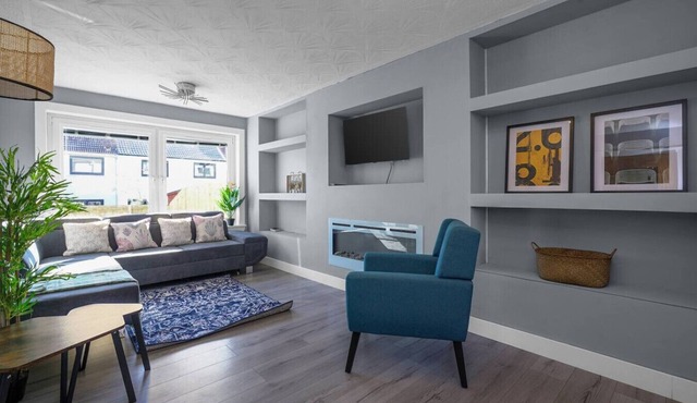 Free Parking | Central | Sleeps 7 | 3 Bedrooms