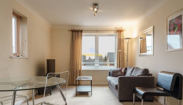 Free Parking - Central Reading - Easy Access to M4