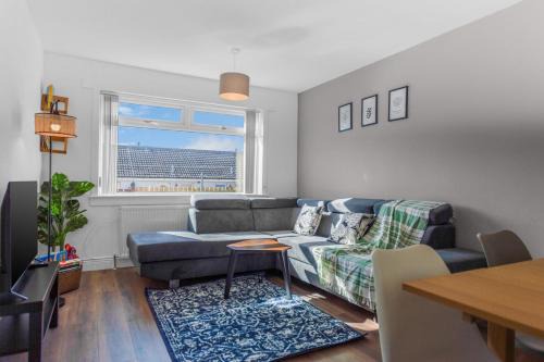 Free Parking - Central - Sleeps 6 - 2 Bedrooms