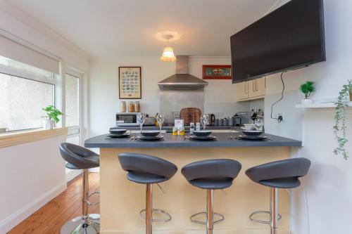 Free Parking - City Centre - 3 Bedrooms - 5 Guests