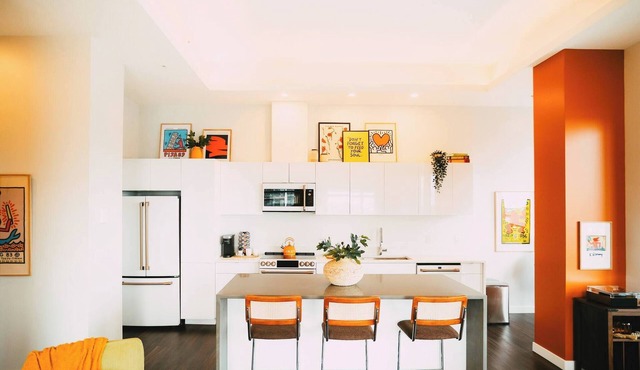 *Free Parking* Cozy 2br/2ba Penthouse DT Halifax!