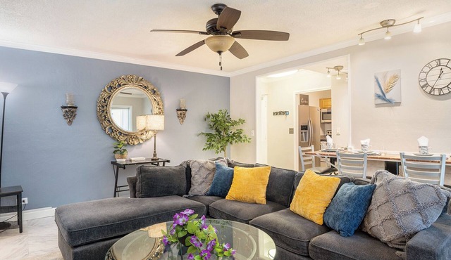 Free Parking,Downtown Condo, Walk to GA Aquarium, Mercedes-Benz, Centennial Park