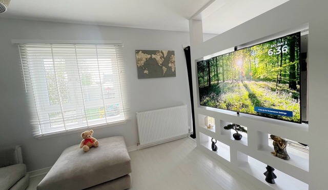 FREE PARKING-family city retreat