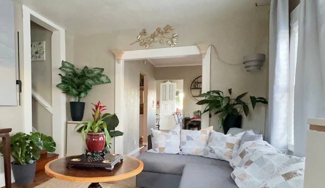 Free Parking Fast WiFi Backyard Near OAK & BART