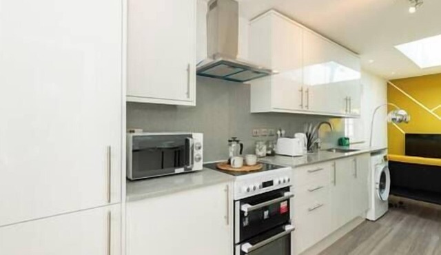 Free parking Guaranteed Weekly/Monthly Stay Saving