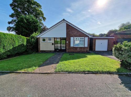 Free Parking Home In Gatley by City SuperHost