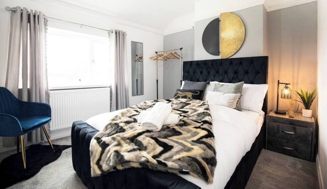 Free Parking: Home in Middleton, Leeds