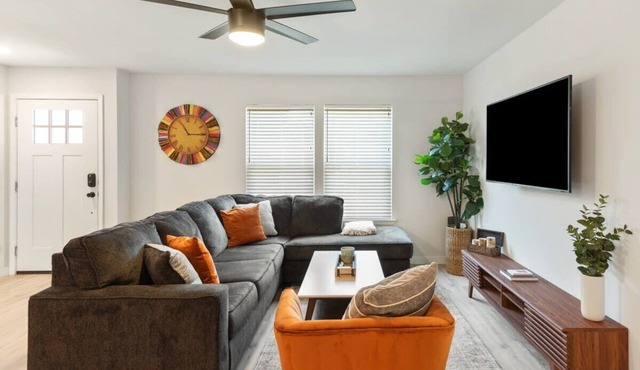 Free Parking, Kings Beds, 3 br, South Austin