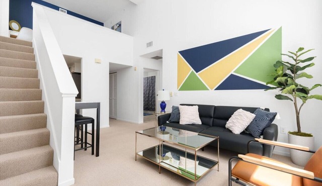 FREE Parking l 1.5 Bedroom Loft in Mission/Hayes