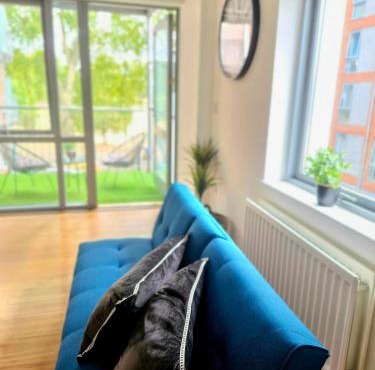 Free Parking Large Balcony Central Location