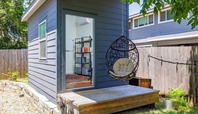 Free Parking, Large Yard, Home Office - 5 Pillars