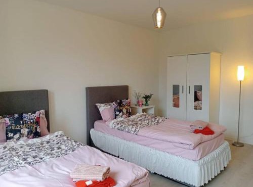 Free parking, near IPZ (Innovation Park Zurich), airport/new 5.5 room flat