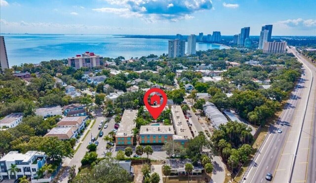 Free Parking - Pool - Bayshore Resort-Style 2BD