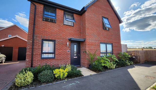 FREE Parking, Short & Long Relocation Stay, Insurance, Business. Great Location!