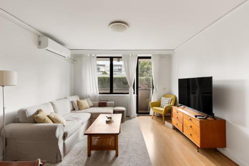 Free parking - spacious apartment near 48 tram