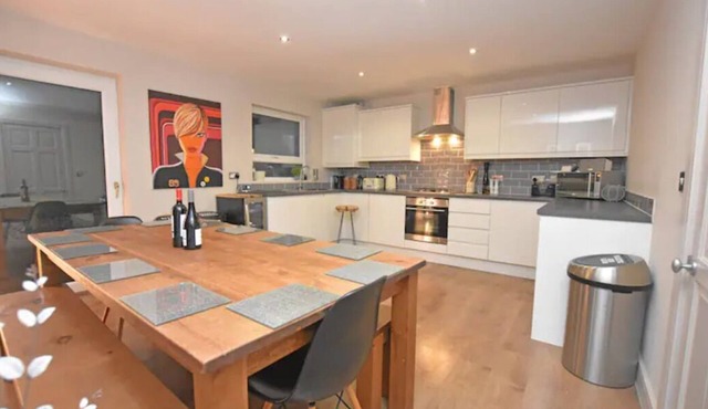 FREE PARKING, Spacious and Stylish.