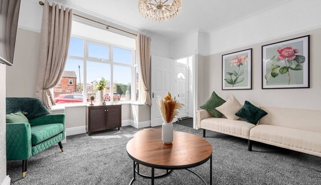 Free Parking | Stunning 3Bedroom Home In Wigan