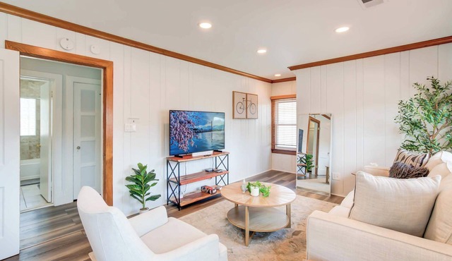 FREE Parking | Walk to METRO! Arlington 2 BR House