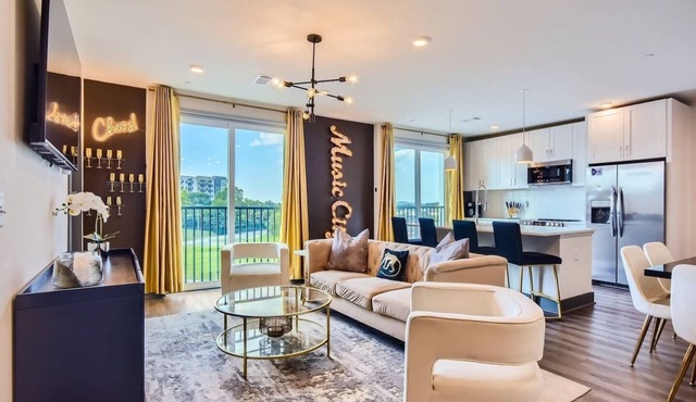 FREE Parking| WALK to Broadway| King| Fitness CTR!