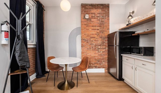 Free Parking | Walkable to Cafes | Short North