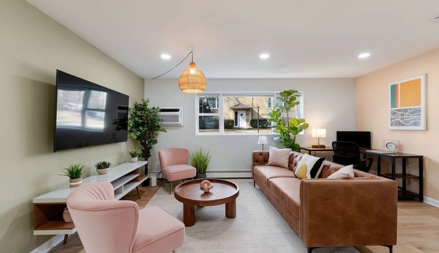 Free Parking, Workdesk, King Bed