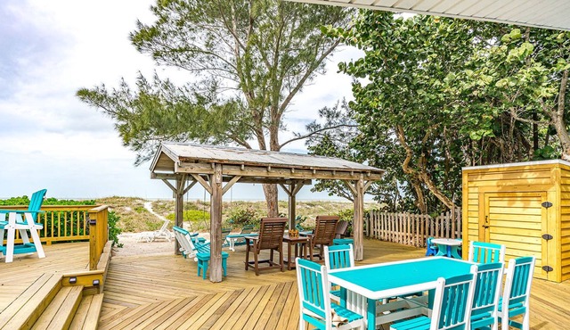 FREE PERKS INCLUDED!! Seahorse Cottage 4 - GULF FRONT HOUSE!