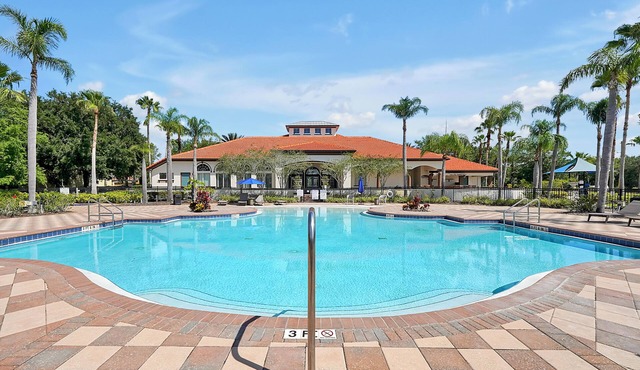 FREE POOL HEAT Beautiful 4 BR Resort Home With Pool & Hot Tub