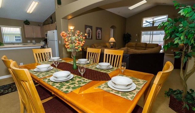 Free Pool Heat, Free Wi-Fi, South Facing Pool and Privacy Fence