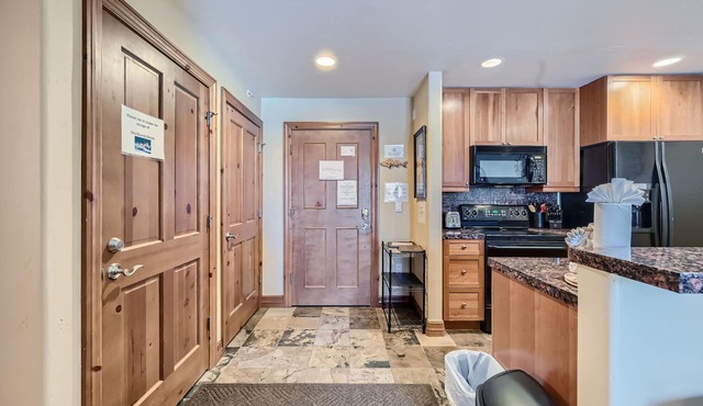 Free SkyCard Activities - Gas Fireplace, Parking, Equipped Kitchen, Fitness Ctr