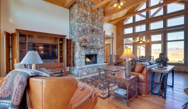 'Free Spirit Ranch' w/Hot Tub & Mountain Views