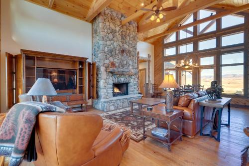 Free Spirit Ranch with Hot Tub and Mountain Views