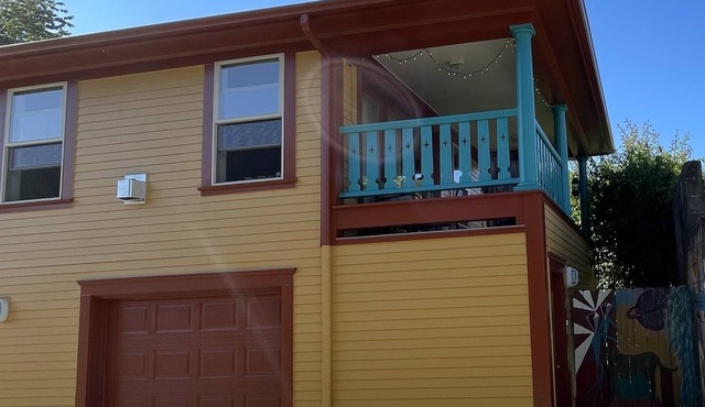 Free standing Alley House with private garage. Ideal for electric cars.