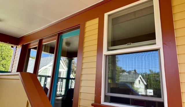 Free standing Alley House with private garage. Ideal for electric cars.