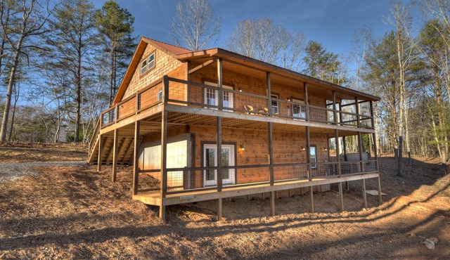 *FREE Whitewater Rafting & Ziplining* Dream Hideaway Located in Hideaway Falls next to Squirrels Hideaway & Many other Cuddle Up Cabins