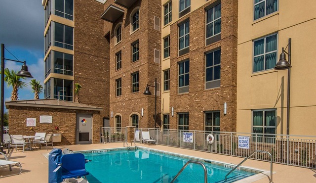 Free Wi-Fi + Free Breakfast Buffet + Outdoor Pool | Great Location!