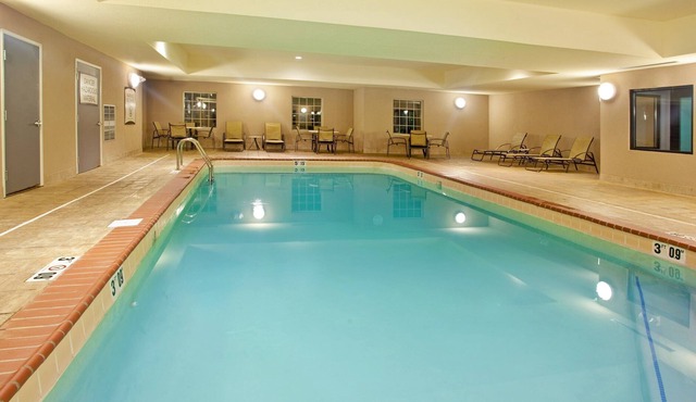 Free Wi-Fi, Free Breakfast + Indoor Pool | 20 Minutes to the University of Notre Dame