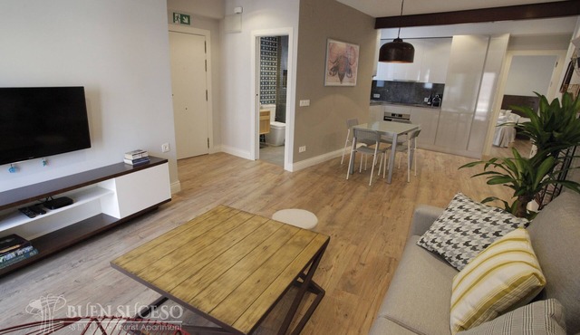 Free WIFI/AC Buen Suceso Apartment, right in the city center, at Metropol square