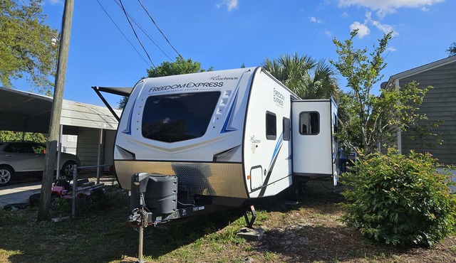 Freedom Express RV - Modern, Reliable & Cozy