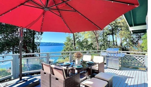 Freeland Bay View Waterfront Family Villa Retreat