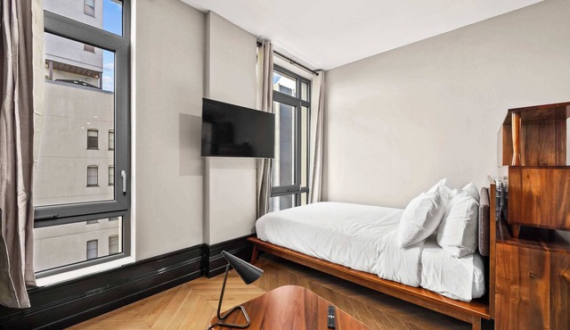 Freeman 1001 by Rove Studio w Shared Amenities