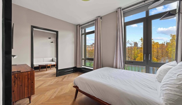 Freeman 403 by Rove Travel 1BR Condo with Shared Amenities