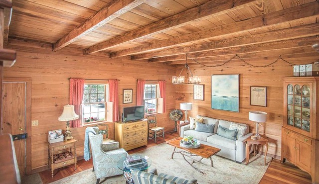 Freeman's Cottage by Lucky Savannah